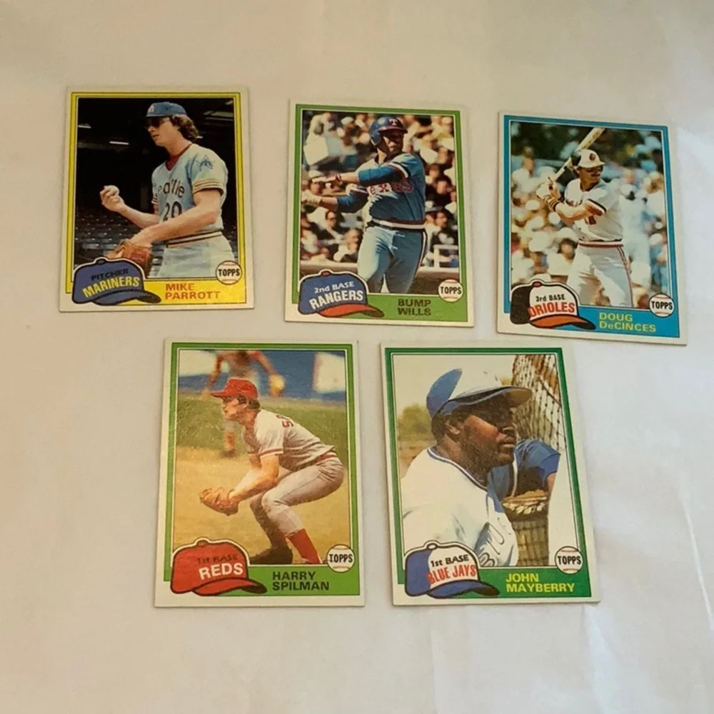 Bundle of Baseball Cards Lot 24